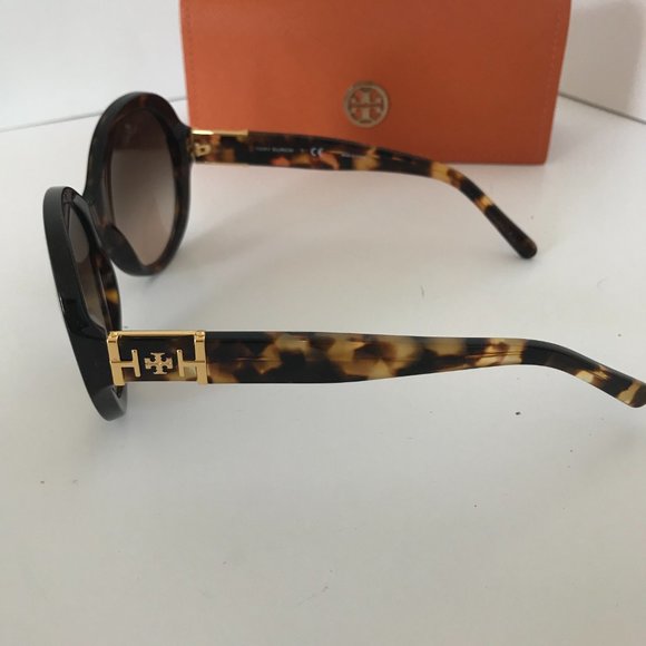 Tory Burch Sunglasses with Case - Picture 2 of 10